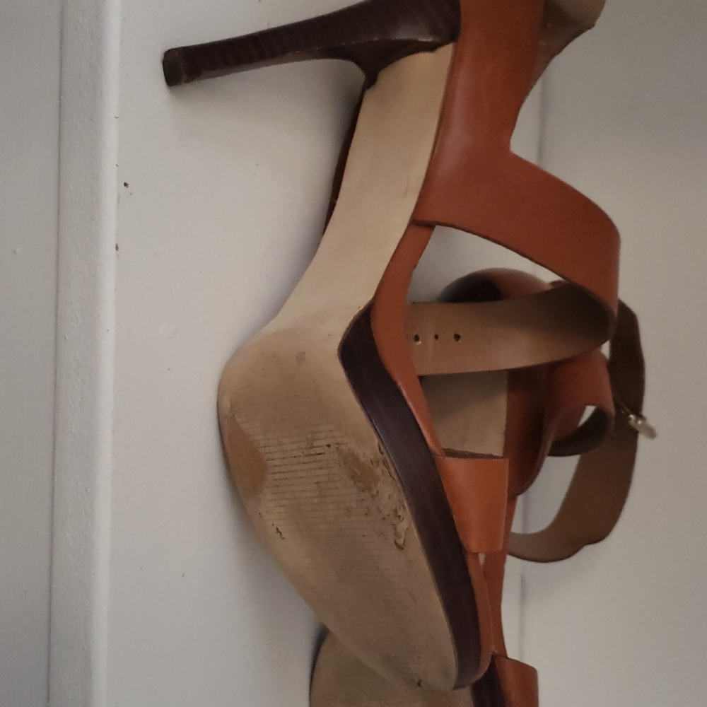 Heels - Picture 6 of 6